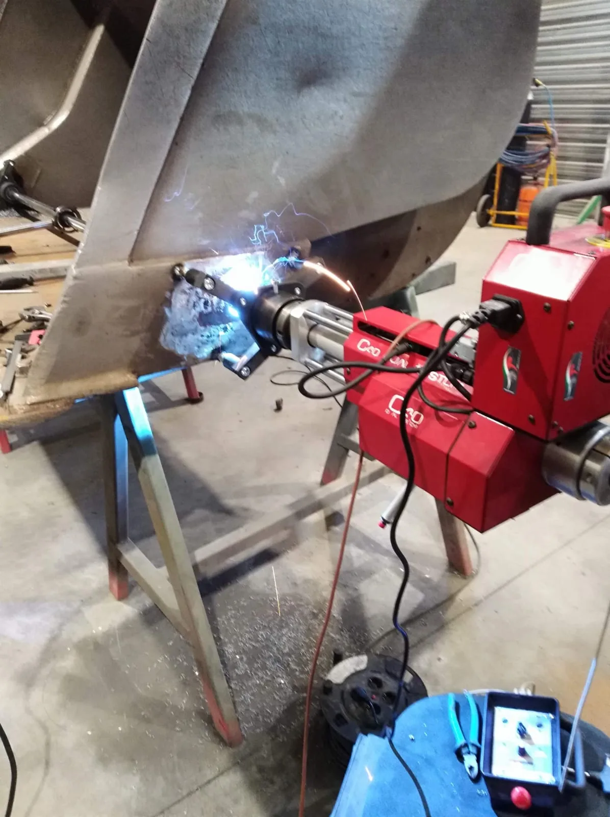 Auftragschweißen mit Tragbare Bohrwerk LBM-250 DUAL SYSTEM